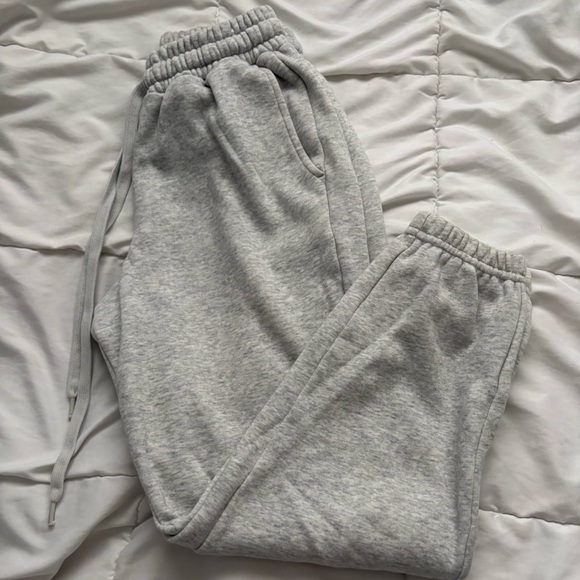 Fabletics Light Gray Drawstring Sweatpants - Picture 1 of 4